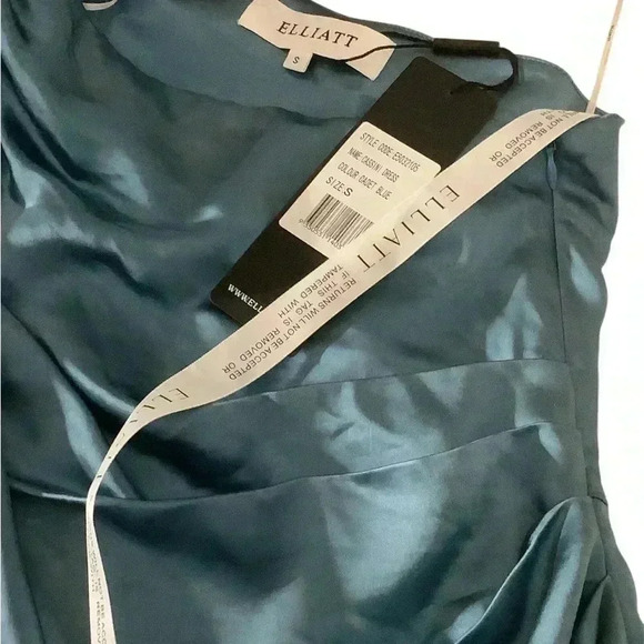 Elliatt Cassini Dress in Blue - Picture 5 of 6